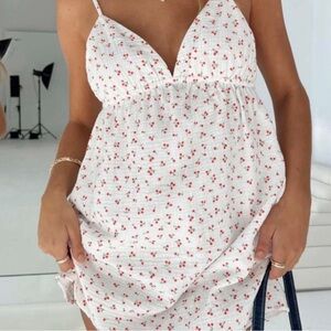 Princess Polly SANYA MINI DRESS WHITE / RED FLORAL Size 4